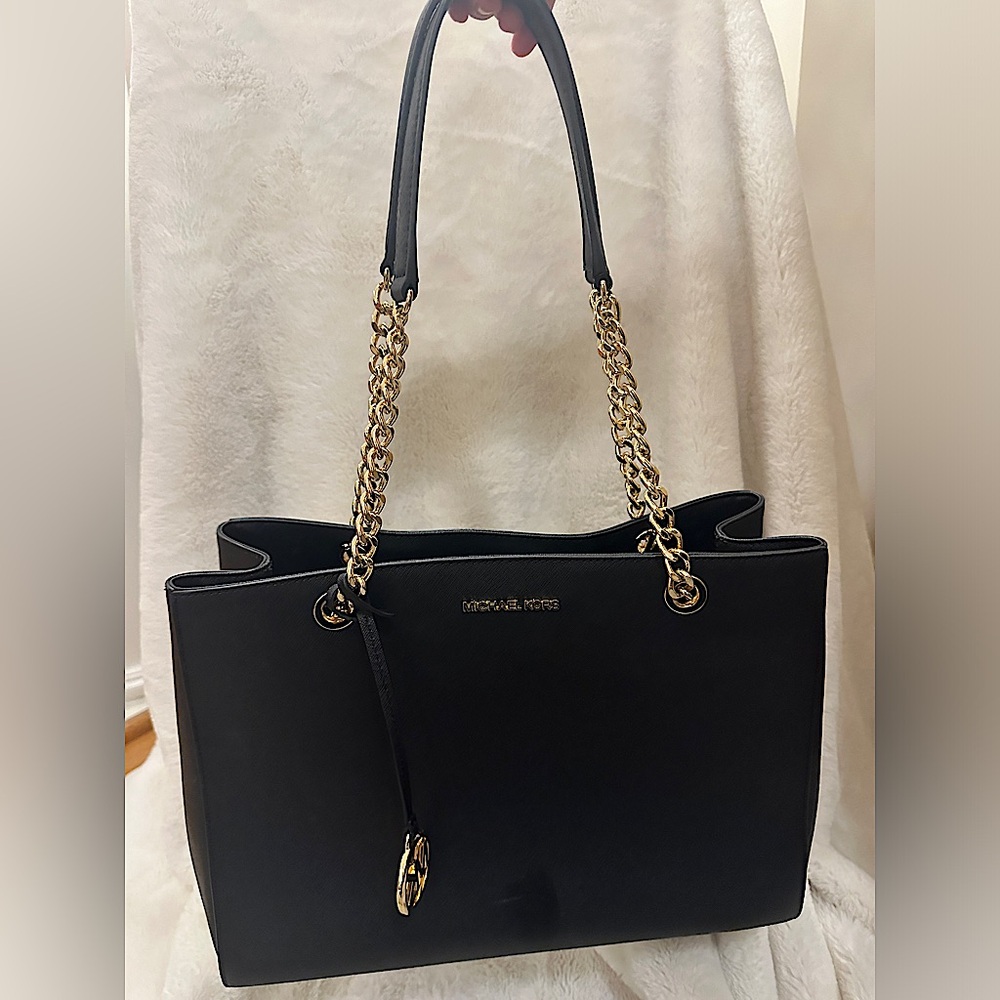 Michael Kors, Susannah
Large chain tote